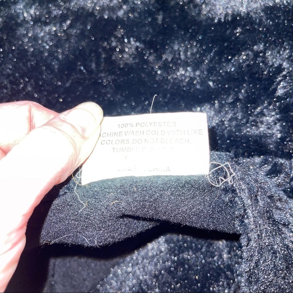 Black soft faux fur throw new unused smoke free - Picture 4 of 4
